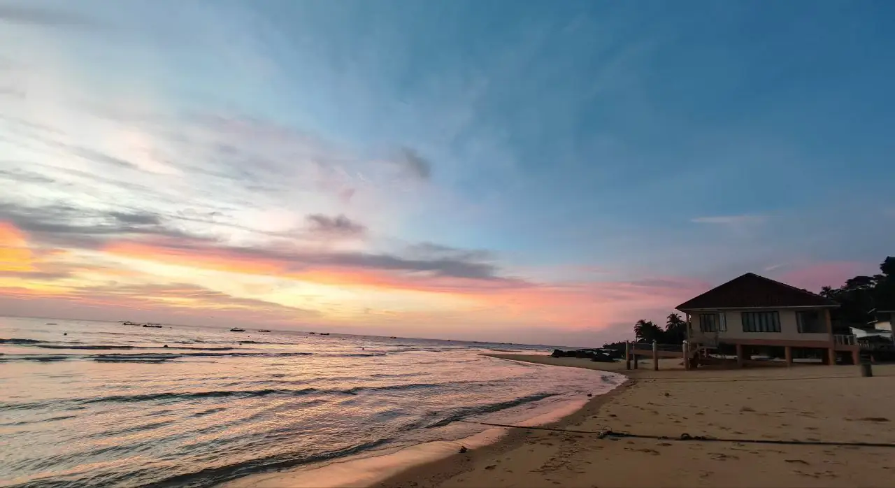 刁曼岛 SunBeach 度假村海滩的日落景色