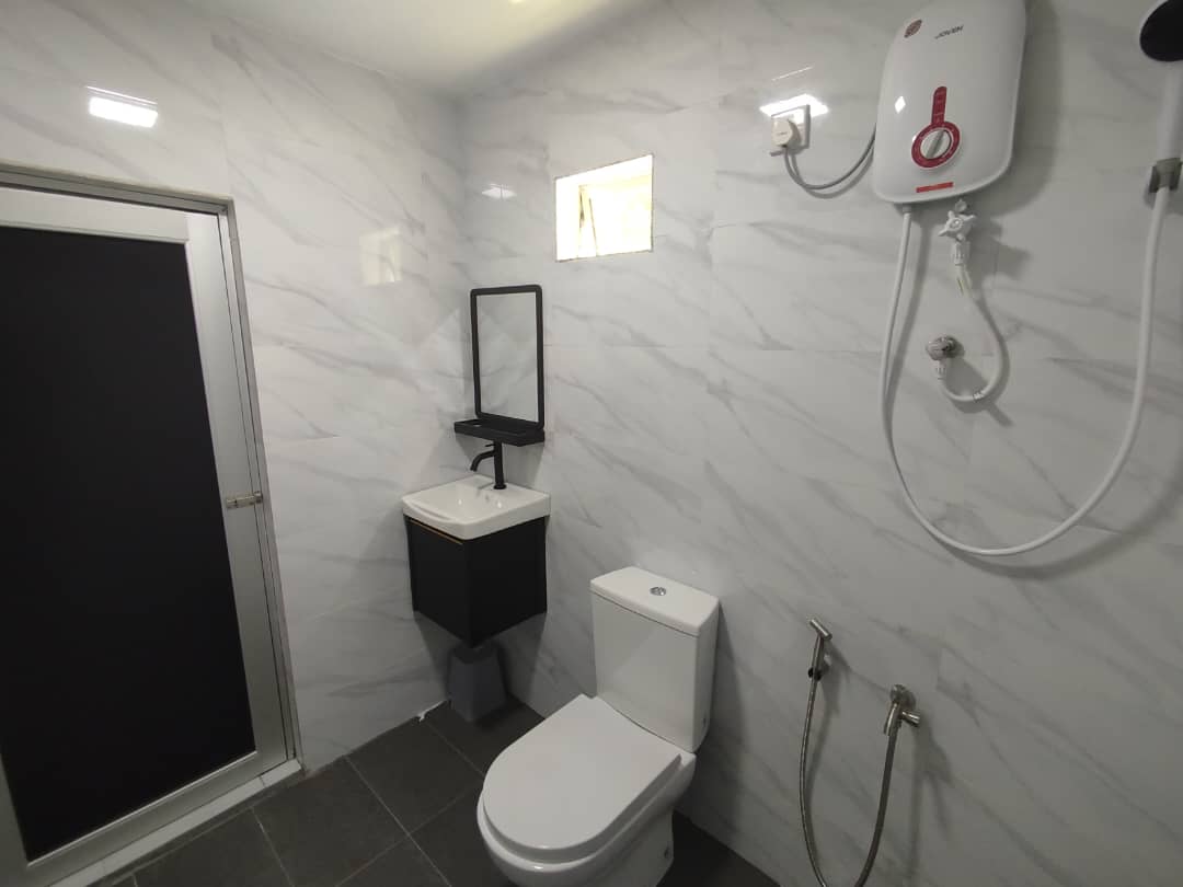 Idaman Beach deluxe single twin room bathroom Tioman Island
